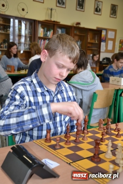 Zdjęcie w galerii na portalu naszraciborz.pl: Gimnazjum nr 2 i ZSO Tworków zwycięzcami rejonowych zawodów szachowych wiadomości z regionu