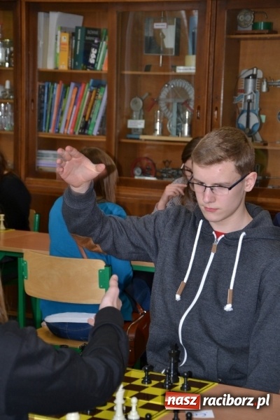 Zdjęcie w galerii na portalu naszraciborz.pl: Gimnazjum nr 2 i ZSO Tworków zwycięzcami rejonowych zawodów szachowych wiadomości z regionu