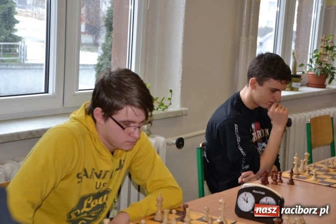 Zdjęcie w galerii na portalu naszraciborz.pl: Gimnazjum nr 2 i ZSO Tworków zwycięzcami rejonowych zawodów szachowych wiadomości z regionu