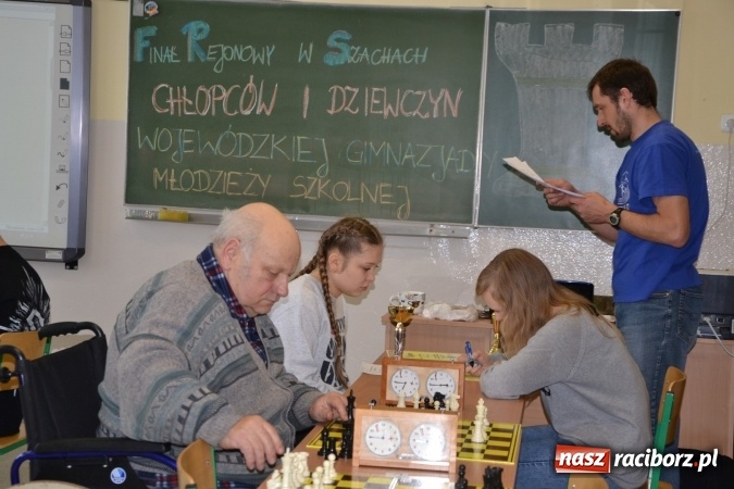 Zdjęcie w galerii na portalu naszraciborz.pl: Gimnazjum nr 2 i ZSO Tworków zwycięzcami rejonowych zawodów szachowych wiadomości z regionu