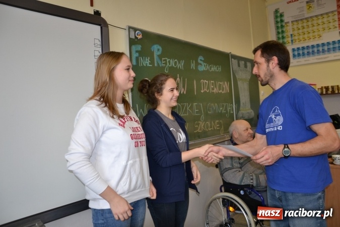 Zdjęcie w galerii na portalu naszraciborz.pl: Gimnazjum nr 2 i ZSO Tworków zwycięzcami rejonowych zawodów szachowych wiadomości z regionu