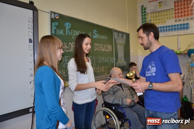 Zdjęcie w galerii na portalu naszraciborz.pl: Gimnazjum nr 2 i ZSO Tworków zwycięzcami rejonowych zawodów szachowych wiadomości z regionu