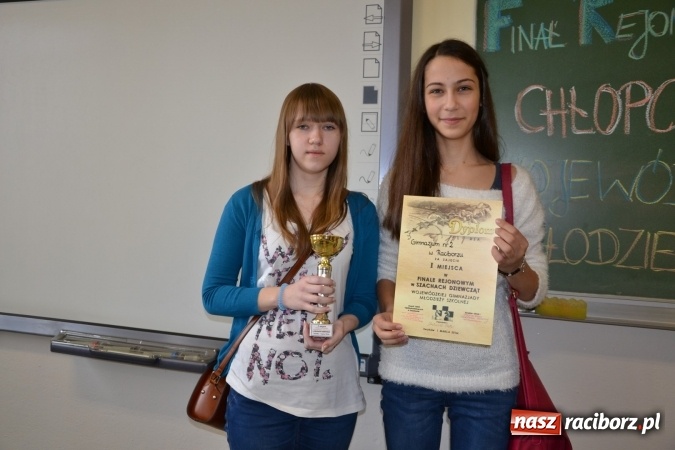 Zdjęcie w galerii na portalu naszraciborz.pl: Gimnazjum nr 2 i ZSO Tworków zwycięzcami rejonowych zawodów szachowych wiadomości z regionu