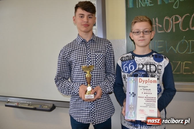 Zdjęcie w galerii na portalu naszraciborz.pl: Gimnazjum nr 2 i ZSO Tworków zwycięzcami rejonowych zawodów szachowych wiadomości z regionu