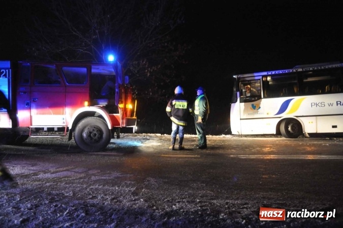 Zdjęcie w galerii na portalu naszraciborz.pl: Zderzenie dwóch ciężarówek na DK 45. Autobus nad skarpą FOTO I WIDEO wiadomości z regionu