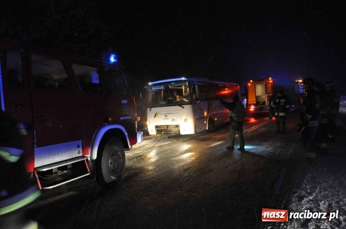 Zdjęcie w galerii na portalu naszraciborz.pl: Zderzenie dwóch ciężarówek na DK 45. Autobus nad skarpą FOTO I WIDEO wiadomości z regionu