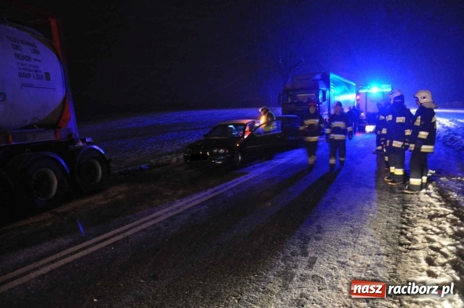 Zdjęcie w galerii na portalu naszraciborz.pl: Zderzenie dwóch ciężarówek na DK 45. Autobus nad skarpą FOTO I WIDEO wiadomości z regionu