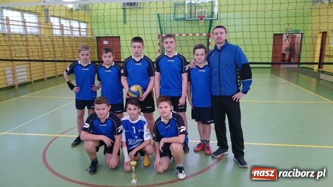 Zdjęcie w galerii na portalu naszraciborz.pl: Pietrowice Wielkie i Pawłów najlepsze w gminnym turnieju siatkówki wiadomości z regionu