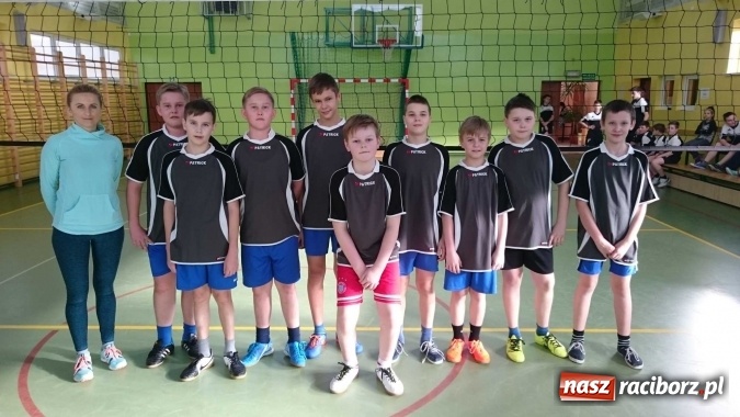 Zdjęcie w galerii na portalu naszraciborz.pl: Pietrowice Wielkie i Pawłów najlepsze w gminnym turnieju siatkówki wiadomości z regionu