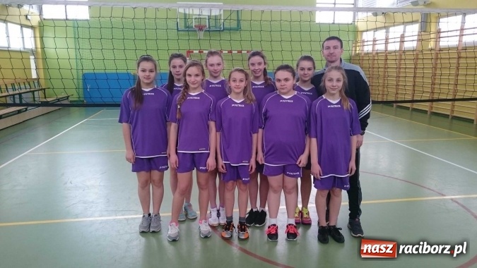 Zdjęcie w galerii na portalu naszraciborz.pl: Pietrowice Wielkie i Pawłów najlepsze w gminnym turnieju siatkówki wiadomości z regionu