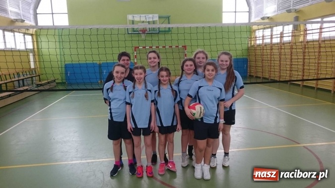 Zdjęcie w galerii na portalu naszraciborz.pl: Pietrowice Wielkie i Pawłów najlepsze w gminnym turnieju siatkówki wiadomości z regionu