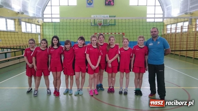 Zdjęcie w galerii na portalu naszraciborz.pl: Pietrowice Wielkie i Pawłów najlepsze w gminnym turnieju siatkówki wiadomości z regionu