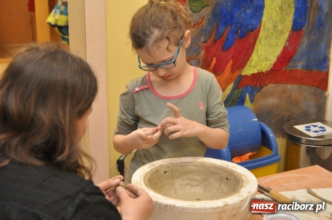 Zdjęcie w galerii na portalu naszraciborz.pl: Świąteczne warsztaty artystyczne w Szkole Podstawowej nr 18 wiadomości z regionu