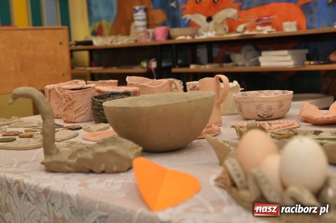 Zdjęcie w galerii na portalu naszraciborz.pl: Świąteczne warsztaty artystyczne w Szkole Podstawowej nr 18 wiadomości z regionu