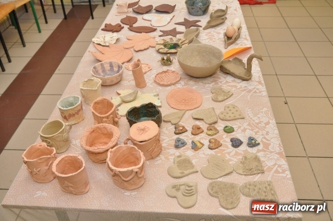 Zdjęcie w galerii na portalu naszraciborz.pl: Świąteczne warsztaty artystyczne w Szkole Podstawowej nr 18 wiadomości z regionu