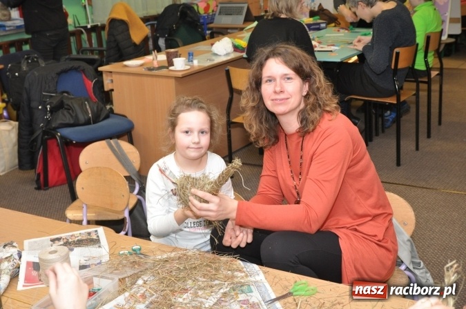 Zdjęcie w galerii na portalu naszraciborz.pl: Świąteczne warsztaty artystyczne w Szkole Podstawowej nr 18 wiadomości z regionu