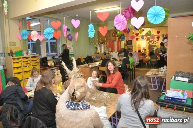 Zdjęcie w galerii na portalu naszraciborz.pl: Świąteczne warsztaty artystyczne w Szkole Podstawowej nr 18 wiadomości z regionu