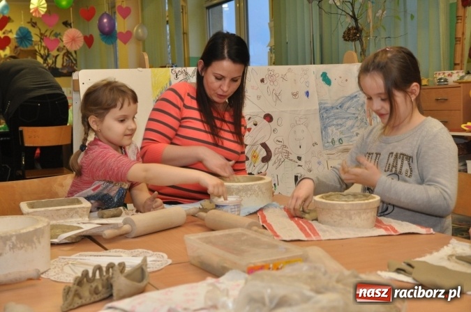 Zdjęcie w galerii na portalu naszraciborz.pl: Świąteczne warsztaty artystyczne w Szkole Podstawowej nr 18 wiadomości z regionu