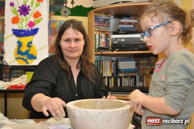Zdjęcie w galerii na portalu naszraciborz.pl: Świąteczne warsztaty artystyczne w Szkole Podstawowej nr 18 wiadomości z regionu