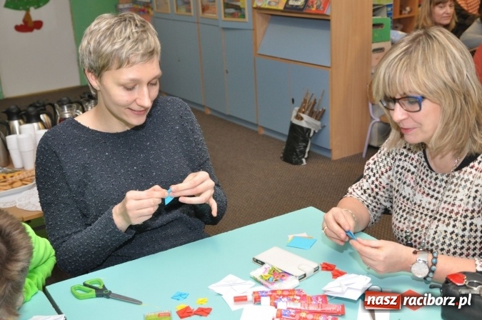 Zdjęcie w galerii na portalu naszraciborz.pl: Świąteczne warsztaty artystyczne w Szkole Podstawowej nr 18 wiadomości z regionu