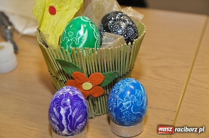 Zdjęcie w galerii na portalu naszraciborz.pl: Świąteczne warsztaty artystyczne w Szkole Podstawowej nr 18 wiadomości z regionu