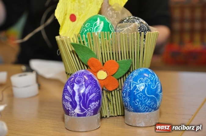 Zdjęcie w galerii na portalu naszraciborz.pl: Świąteczne warsztaty artystyczne w Szkole Podstawowej nr 18 wiadomości z regionu