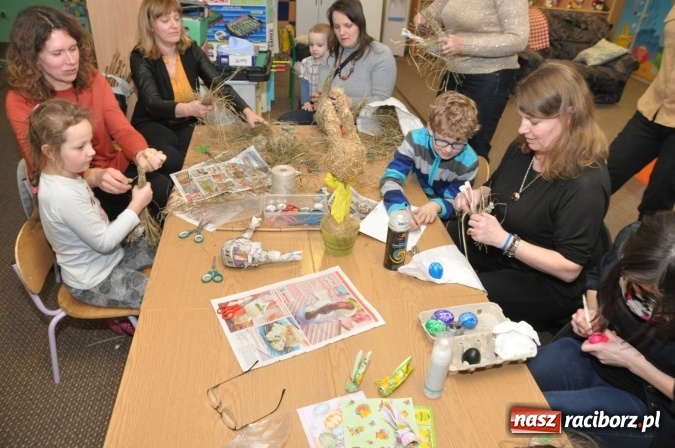 Zdjęcie w galerii na portalu naszraciborz.pl: Świąteczne warsztaty artystyczne w Szkole Podstawowej nr 18 wiadomości z regionu