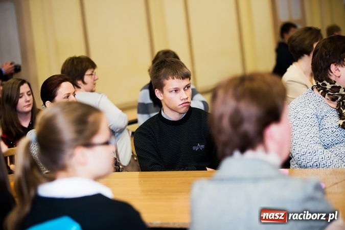 Zdjęcie w galerii na portalu naszraciborz.pl: CKZiU nr 1: Gala Ciekawy uczeń w szkole przy Gimnazjalnej  wiadomości z regionu