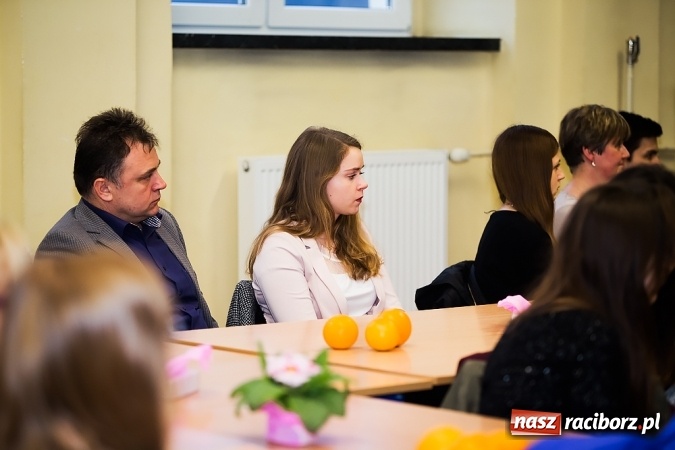 Zdjęcie w galerii na portalu naszraciborz.pl: CKZiU nr 1: Gala Ciekawy uczeń w szkole przy Gimnazjalnej  wiadomości z regionu