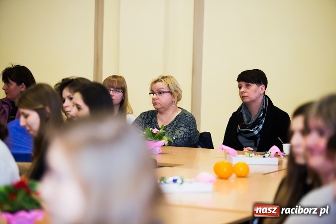 Zdjęcie w galerii na portalu naszraciborz.pl: CKZiU nr 1: Gala Ciekawy uczeń w szkole przy Gimnazjalnej  wiadomości z regionu