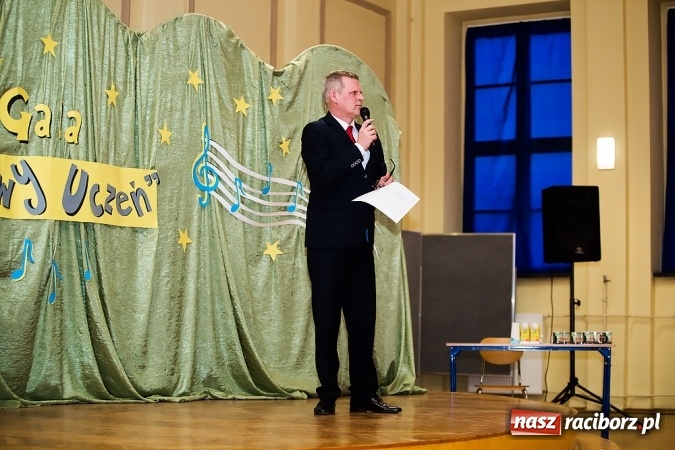Zdjęcie w galerii na portalu naszraciborz.pl: CKZiU nr 1: Gala Ciekawy uczeń w szkole przy Gimnazjalnej  wiadomości z regionu