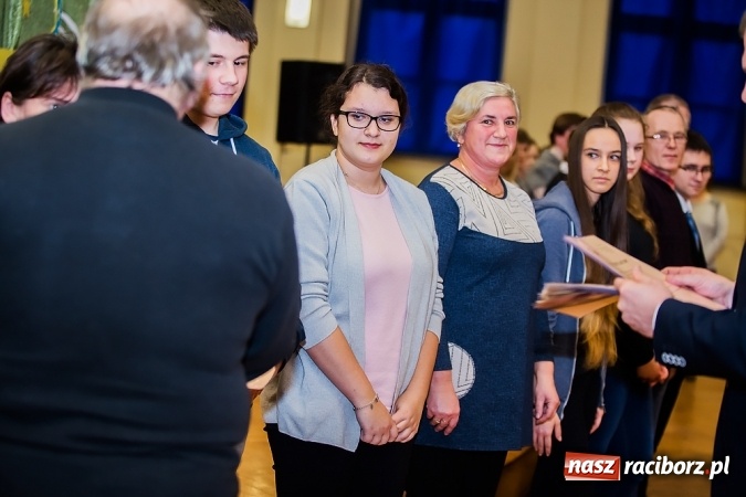 Zdjęcie w galerii na portalu naszraciborz.pl: CKZiU nr 1: Gala Ciekawy uczeń w szkole przy Gimnazjalnej  wiadomości z regionu