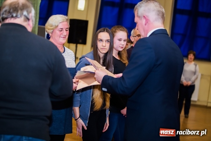 Zdjęcie w galerii na portalu naszraciborz.pl: CKZiU nr 1: Gala Ciekawy uczeń w szkole przy Gimnazjalnej  wiadomości z regionu