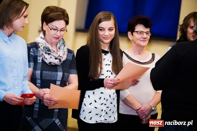 Zdjęcie w galerii na portalu naszraciborz.pl: CKZiU nr 1: Gala Ciekawy uczeń w szkole przy Gimnazjalnej  wiadomości z regionu