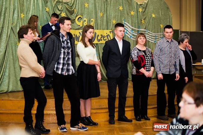 Zdjęcie w galerii na portalu naszraciborz.pl: CKZiU nr 1: Gala Ciekawy uczeń w szkole przy Gimnazjalnej  wiadomości z regionu