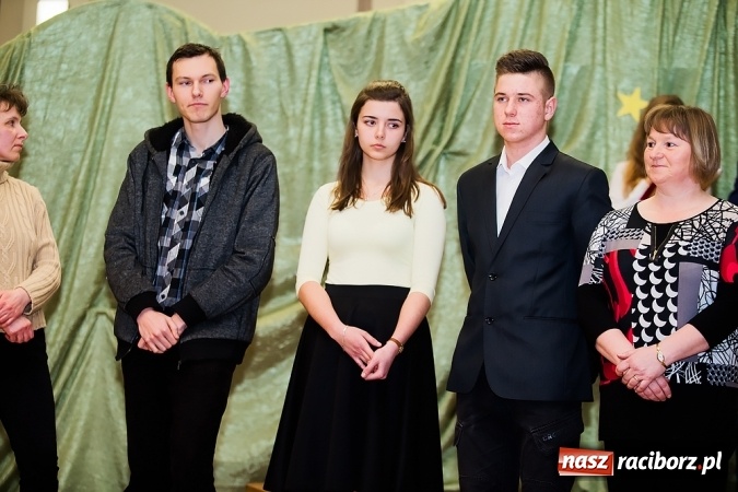 Zdjęcie w galerii na portalu naszraciborz.pl: CKZiU nr 1: Gala Ciekawy uczeń w szkole przy Gimnazjalnej  wiadomości z regionu