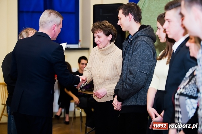Zdjęcie w galerii na portalu naszraciborz.pl: CKZiU nr 1: Gala Ciekawy uczeń w szkole przy Gimnazjalnej  wiadomości z regionu
