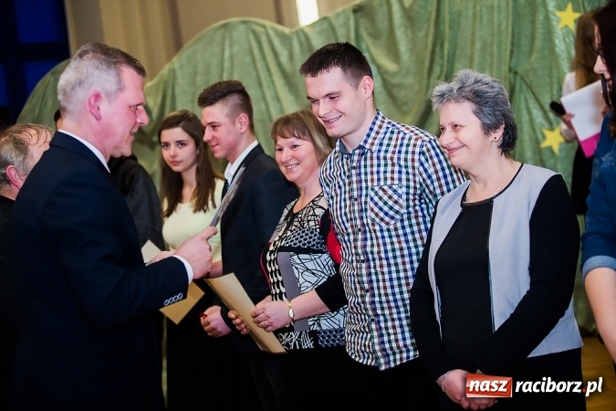 Zdjęcie w galerii na portalu naszraciborz.pl: CKZiU nr 1: Gala Ciekawy uczeń w szkole przy Gimnazjalnej  wiadomości z regionu