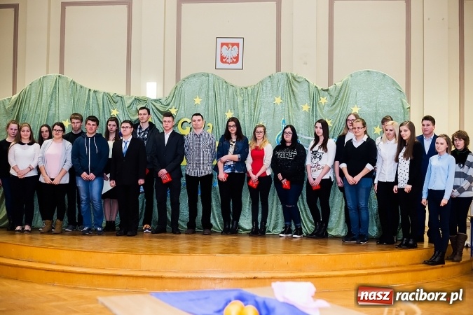 Zdjęcie w galerii na portalu naszraciborz.pl: CKZiU nr 1: Gala Ciekawy uczeń w szkole przy Gimnazjalnej  wiadomości z regionu
