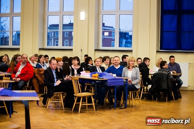 Zdjęcie w galerii na portalu naszraciborz.pl: CKZiU nr 1: Gala Ciekawy uczeń w szkole przy Gimnazjalnej  wiadomości z regionu