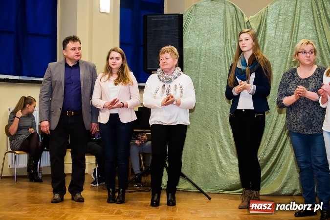 Zdjęcie w galerii na portalu naszraciborz.pl: CKZiU nr 1: Gala Ciekawy uczeń w szkole przy Gimnazjalnej  wiadomości z regionu