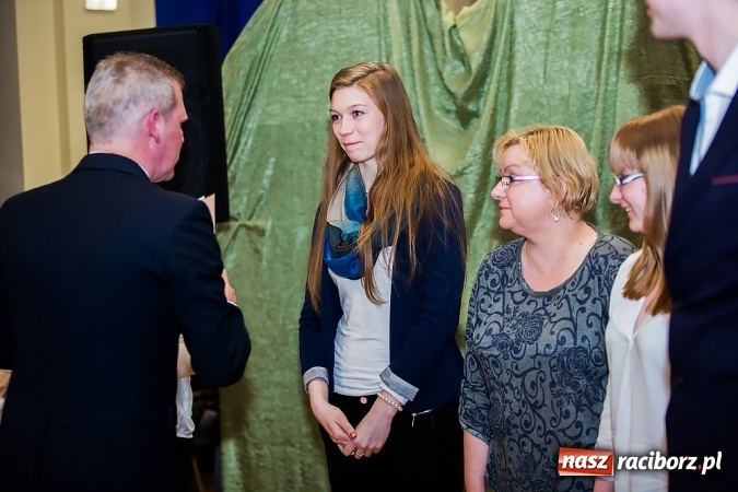 Zdjęcie w galerii na portalu naszraciborz.pl: CKZiU nr 1: Gala Ciekawy uczeń w szkole przy Gimnazjalnej  wiadomości z regionu