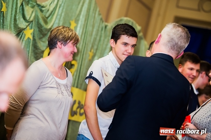 Zdjęcie w galerii na portalu naszraciborz.pl: CKZiU nr 1: Gala Ciekawy uczeń w szkole przy Gimnazjalnej  wiadomości z regionu