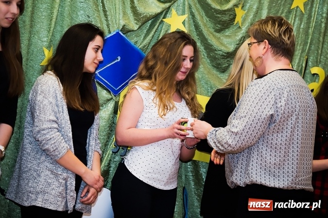 Zdjęcie w galerii na portalu naszraciborz.pl: CKZiU nr 1: Gala Ciekawy uczeń w szkole przy Gimnazjalnej  wiadomości z regionu