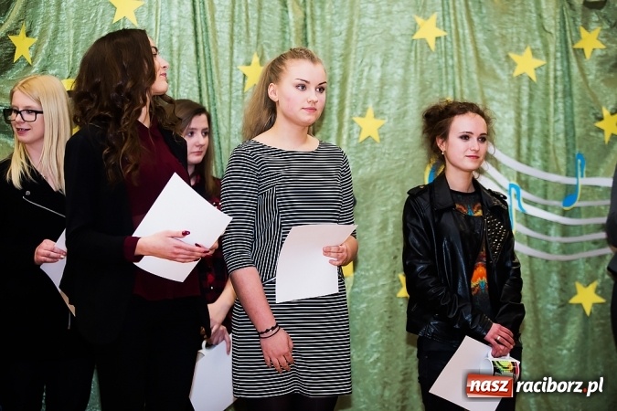 Zdjęcie w galerii na portalu naszraciborz.pl: CKZiU nr 1: Gala Ciekawy uczeń w szkole przy Gimnazjalnej  wiadomości z regionu