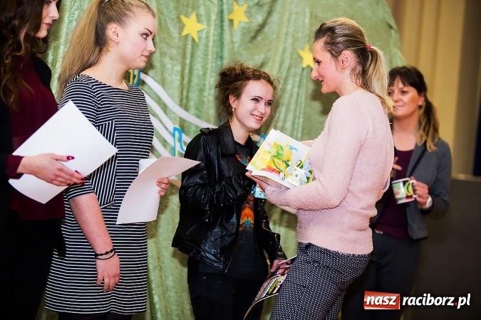 Zdjęcie w galerii na portalu naszraciborz.pl: CKZiU nr 1: Gala Ciekawy uczeń w szkole przy Gimnazjalnej  wiadomości z regionu