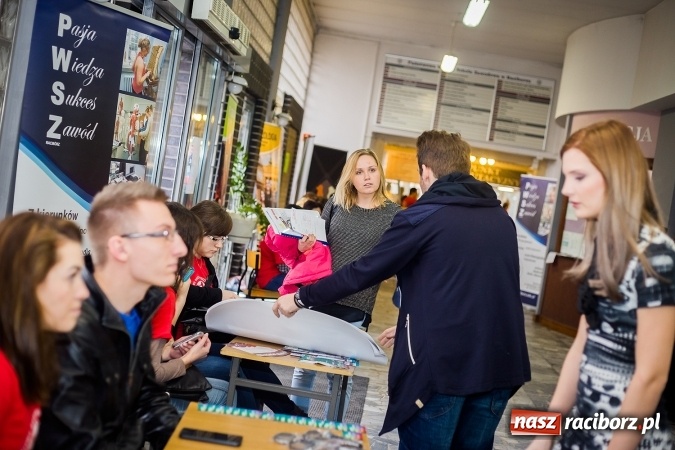Zdjęcie w galerii na portalu naszraciborz.pl: Mnóstwo atrakcji i fun - Dzień Otwarty w PWSZ w Raciborzu wiadomości z regionu