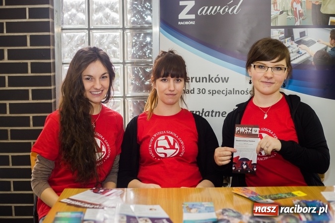 Zdjęcie w galerii na portalu naszraciborz.pl: Mnóstwo atrakcji i fun - Dzień Otwarty w PWSZ w Raciborzu wiadomości z regionu