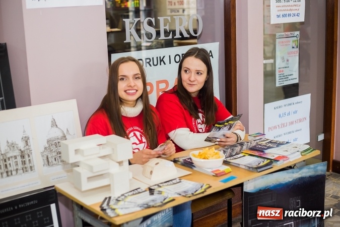 Zdjęcie w galerii na portalu naszraciborz.pl: Mnóstwo atrakcji i fun - Dzień Otwarty w PWSZ w Raciborzu wiadomości z regionu