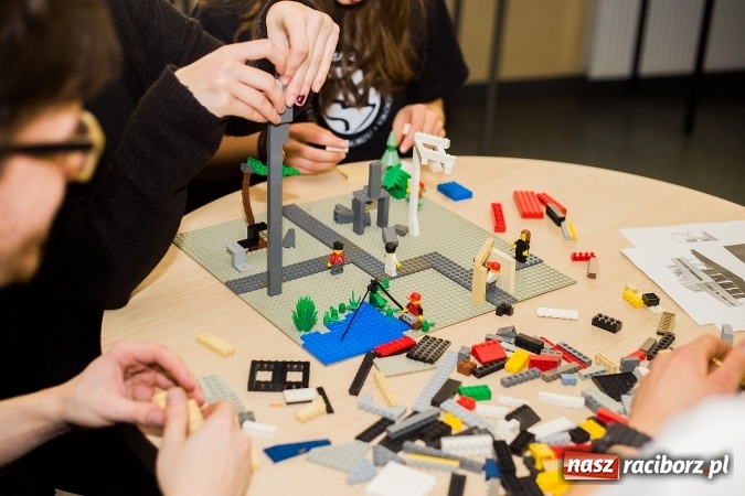 Zdjęcie w galerii na portalu naszraciborz.pl: Mnóstwo atrakcji i fun - Dzień Otwarty w PWSZ w Raciborzu wiadomości z regionu